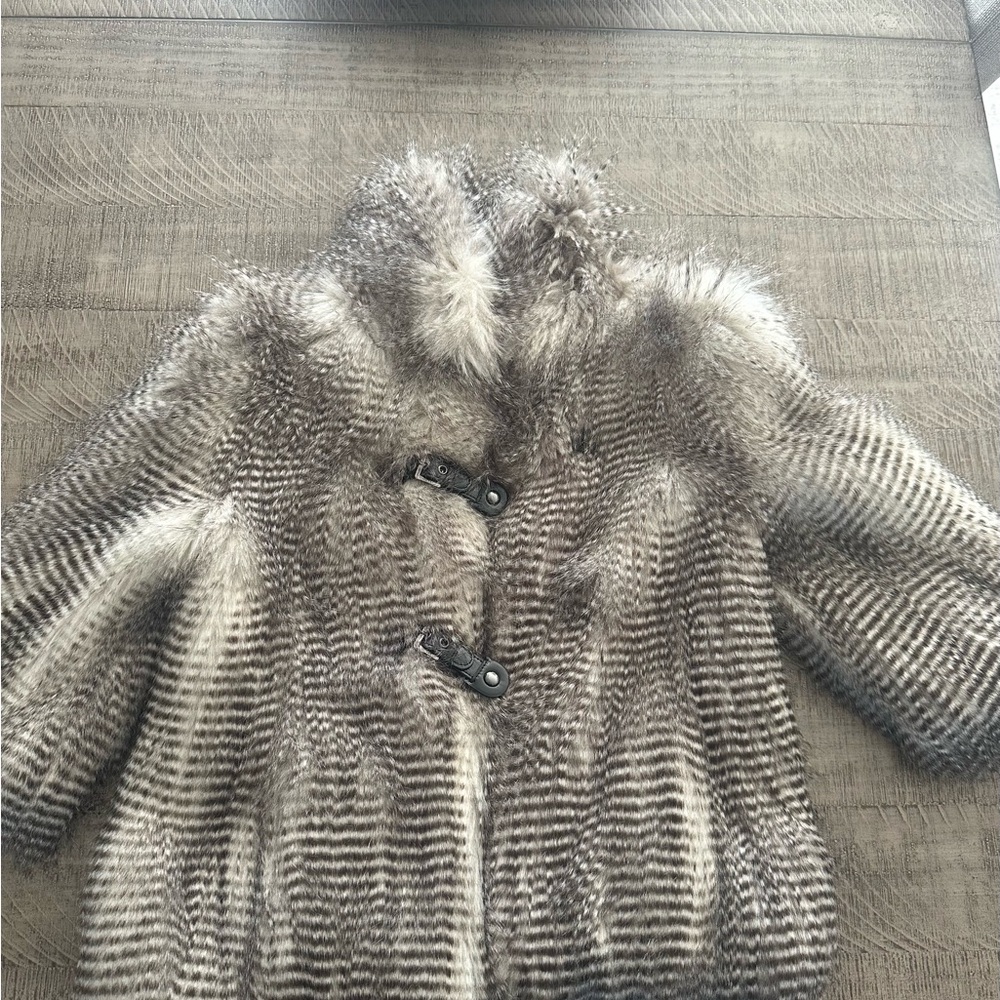 Guess Women's Faux Fur Jacket in Gray and Cream